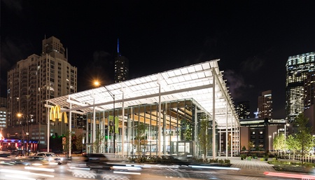 Le flagship McDonald's, ouvert à Chicago, prend des allures d'Apple Store Le flagship McDonald's, ouvert à Chicago, prend des allures d'Apple Store