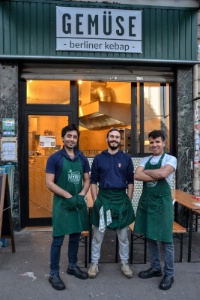 Noé Lazare (au centre) est le fondateur de Gemüse.