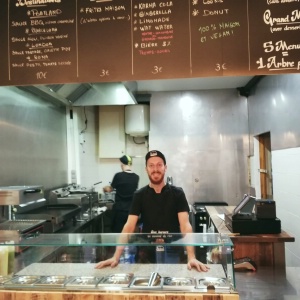Heureux gérant de Portland Burgers, Kévin Debos compte séduire les Nantais avec ses burgers vegan.