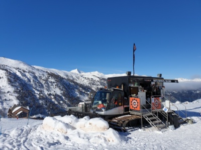Le Barbotin, une dameuse transformée en food truck, rencontre un succès fou Le Barbotin, une dameuse transformée en food truck, rencontre un succès fou