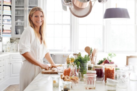 Gwyneth Paltrow passe en cuisine avec Goop Kitchen.
