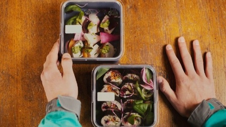 Deliveroo a étendu son expérimentation de réemploi auprès d'une centaine de restaurants partenaires. Deliveroo a étendu son expérimentation de réemploi auprès d'une centaine de restaurants partenaires.