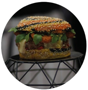 Le Kassav, le burger gagnant réalisé par Camille Loas au concours Burgers Toqués.