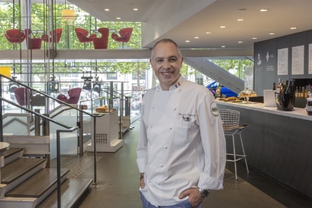 François Gagnaire au Café Renault, sur les Champs-Élysées.