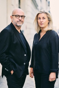 Reda Amalou et Stéphanie Ledoux, les architectes de l'agence AW2, ont conçu le lounge des chefs d'EquipHotel 2022.