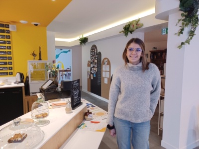 Magali Michel revisite le concept de la laverie, avec son café chaleureux et coloré. Magali Michel revisite le concept de la laverie, avec son café chaleureux et coloré.