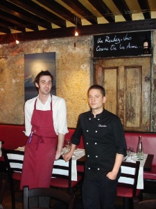 Fabrice Delanoë, responsable de salle et Charles Girard, chef de cuisine et propriétaire de La Cuisine, ont en main les clefs d'un succès annoncé. Fabrice Delanoë, responsable de salle et Charles Girard, chef de cuisine et propriétaire de La Cuisine, ont en main les clefs d'un succès annoncé.