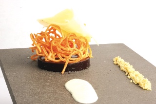 Retour de cueillette (gelée de mûres, courge confite, fromage de Laguiole).