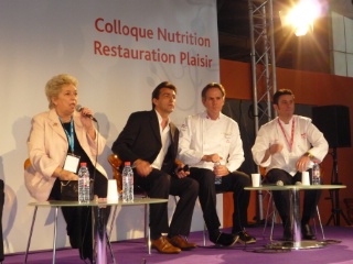 Anne Hudson, qui animait le débat, Yannick Alleno, Le Meurice à Paris, Thomas Keller, The French Laundry à Yountville et Bruno Ménard, L'Osier à Tokyo.