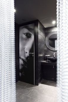 Des toilettes design. Des toilettes design.