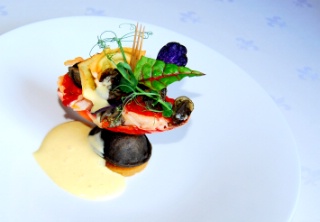 Au restaurant Greuze, chaque plat est mis en scène de manière magistrale ; « il faut que ce soit beau à regarder » affirme le chef Yohann Chapuis.