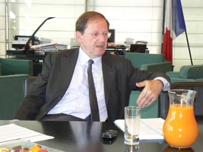 Hervé Novelli souhaite que le 28 avril soit désormais la journée de la restauration dans tous les restaurants de France, à l’instar de la fête de la musique. Fête qui se traduirait par des baisses exceptionnelles de prix et une valorisation des métiers auprès des jeunes. Hervé Novelli souhaite que le 28 avril soit désormais la journée de la restauration dans tous les restaurants de France, à l’instar de la fête de la musique. Fête qui se traduirait par des baisses exceptionnelles de prix et une valorisation des métiers auprès des jeunes.