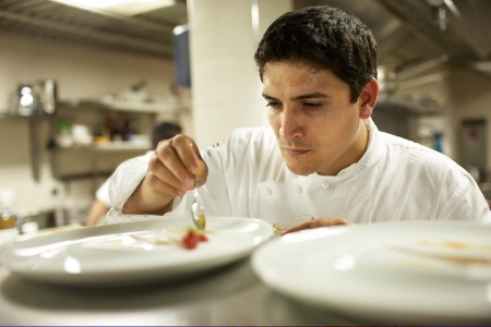 Mauro Colagreco : un talent pour deux tables en bord de mer. Mauro Colagreco : un talent pour deux tables en bord de mer.