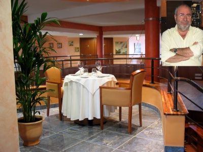 Albert Chelli (médaillon) avait en particulier soigné l'aménagement de la partie gastronomique de son restaurant. Albert Chelli (médaillon) avait en particulier soigné l'aménagement de la partie gastronomique de son restaurant.