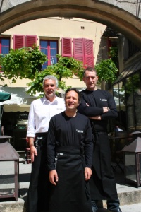 Franck Virzi, Serge Ghoukassian et Frédéric Robert “trio magique” du restaurant Chez Serge. Franck Virzi, Serge Ghoukassian et Frédéric Robert “trio magique” du restaurant Chez Serge.