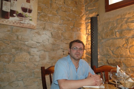 Le chef David Muller veille sur les sept cellules de l'établissement qui offrent un cadre très original et intimiste. Le chef David Muller veille sur les sept cellules de l'établissement qui offrent un cadre très original et intimiste.