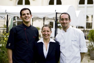 De gauche à droite, l'équipe de La Gourmandine : Julien Serreau, chef pâtissier, Céline Serreau, chargée de communication et Brice Joseph, le chef.