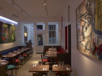 Un restaurant digne d'une galerie d'exposition permanente avec les oeuvres de Tony Soulié et Jacques Bosser.