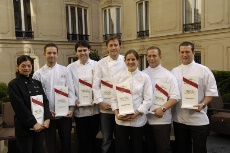 Les lauréats du Trophée Mumm Grands de demain : Lisa Muncan, La Table de Lisa Vers Pont de Gard (30), Olivier Arlot, Restaurant Olivier Arlot à Tours (37), Serge Viera, Le Couffour à Chaudes Aigues (15), David Ducassou, Cap e Tot à Morlanne (64), Adeline Grattard, Yam’Tcha à Paris, Mickael et Gael Tourteau, Flaveurs à Nice (06).