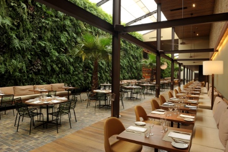 Kaá abrite un jardin vertical de 7 000 plantes tropicales Kaá abrite un jardin vertical de 7 000 plantes tropicales