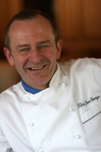 Jean-Georges Klein a accepté de concocter un menu gastronomique pour la compagnie aérienne Lufthansa. Jean-Georges Klein a accepté de concocter un menu gastronomique pour la compagnie aérienne Lufthansa.