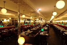 Jean-François Piège et Thierry Costes viennent d'inaugurer la première partie de L'Hôtel Thoumieux : la brasserie de 100 couverts.