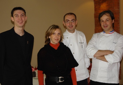 Guillaume Husson, sommelier, Martine Decoret, Eugène Hobraiche, second de cuisine, et Jacques Decoret.
