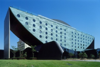 L’hôtel Unique, créé en 2001, est chaudement recommandé par les guides touristiques et les revues gastronomiques.