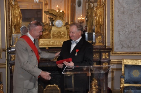 Jean-Pierre Kelche, Grand Chancelier de Légion d’Honneur et Jean-François Girardin, chef de cuisine à l’Hôtel Ritz. Jean-Pierre Kelche, Grand Chancelier de Légion d’Honneur et Jean-François Girardin, chef de cuisine à l’Hôtel Ritz.