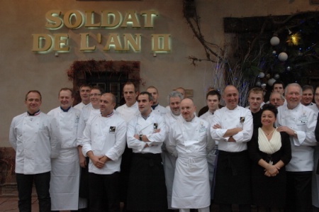 Huit chefs, douze étoiles pour un repas qui marque un rapprochement entre les meilleurs ambassadeurs de la gastronomie mosellane et alsacienne. Huit chefs, douze étoiles pour un repas qui marque un rapprochement entre les meilleurs ambassadeurs de la gastronomie mosellane et alsacienne.