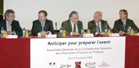 De g. à d. : Alain Audouard (SIAGI), Hervé Novelli, Joël Mauvigney (président de la CNCT), Alain Griset (APCM), Antoine d’Espous (Loste Grand Saloir).