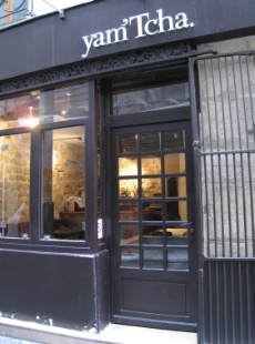 Le restaurant est situé à deux pas des Halles, dans le centre de Paris.