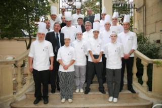 Tous les finalistes et les membres du jury pour la photo souvenir.