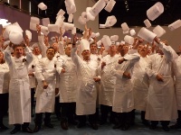 Tous les chefs du Bocuse d’or avec Paul Bocuse.