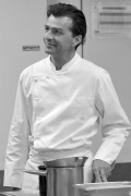 Yannick Alléno, chef 3 étoiles du Meurice à Paris, est en charge de toute la restauration.