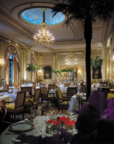 Une déco signée Pierre-Yves Rochon pour le restaurant ouvert fin 1999.
