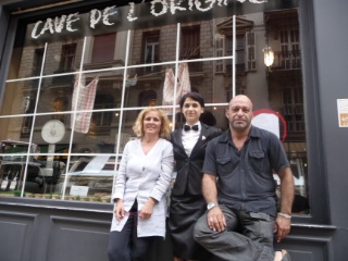 Isabelle, Carlo et Julia: la même passion pour le vin à La Cave de l'Origine
