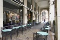 70 places en terrasse sur la place du Palais Royal.