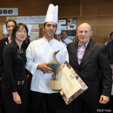 Rémi Robert, entouré de Sabine et Frédéric Masse, va en finale du Trophée Masse.