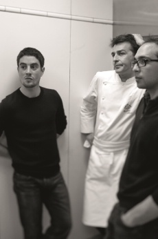 Le chef parisien avec Alexandre Drouard et Samuel Nahon, fondateurs de Terroirs d'avenir.