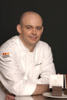 Alexandre Bourdas, chef du restaurant deux étoiles ‘Michelin’ ‘Sa.Qua.Na’ à Honfleur (14).