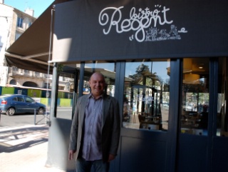 Marc Vanhove, devant le Bistro Régent du cours Clemenceau.