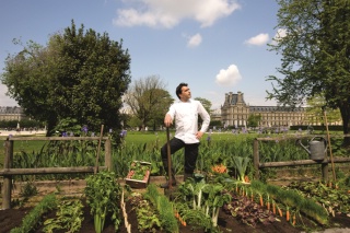 “ Ma cuisine est comme ma ville et ma ville, c’est Paris”, Yannick Alléno, chef du restaurant Le Meurice.