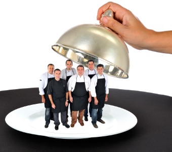 1er rang devant de gauche à droite : Pascal Cavé (Restaurant Le 4 - Brive) ; Johnny Thouvenin (Le Périgord - Donzenac) ; Damien Giraud (L’Authentique - Brive) ; 2e rang : Laurent Serres (Les 5 Sens - Malemort) ; Amédée Leymarie (Amédélys - Brive) ; Nicolas Soulier (Domaine de Castel Novel – Varetz). 1er rang devant de gauche à droite : Pascal Cavé (Restaurant Le 4 - Brive) ; Johnny Thouvenin (Le Périgord - Donzenac) ; Damien Giraud (L’Authentique - Brive) ; 2e rang : Laurent Serres (Les 5 Sens - Malemort) ; Amédée Leymarie (Amédélys - Brive) ; Nicolas Soulier (Domaine de Castel Novel – Varetz).