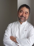 Kiyomi Mikuni, Hotel de Mikuni à Tokyo
