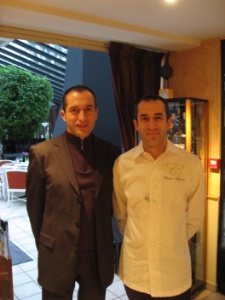 Luc Teyant, qui dirige le Château des îles depuis 1998, et son jeune frère Pierre, chef du restaurant de l'établissement. Luc Teyant, qui dirige le Château des îles depuis 1998, et son jeune frère Pierre, chef du restaurant de l'établissement.