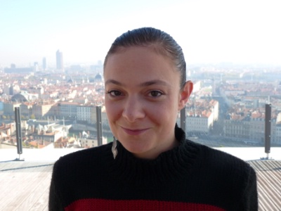 Hélène Pezzoli, sur la terrasse du restaurant Têtedoie à Lyon. Hélène Pezzoli, sur la terrasse du restaurant Têtedoie à Lyon.