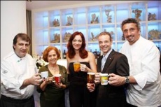 De gauche à droite : Roland Villard, Dra. Rosa Célia (pdg de Pró Criança Cardíaca), l’actrice Alexandra Richter, Alban Dutemple, directeur du Sofitel Rio de Janeiro, et Emmanuel Bassoleil.