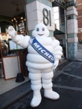 Le bibendum Michelin devant la 'Michelin House' de Londres.