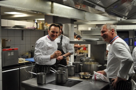 Emmanuel Renaut et Eric Frechon cuisinent à quatre mains au Flocons de Sel à Megève Emmanuel Renaut et Eric Frechon cuisinent à quatre mains au Flocons de Sel à Megève